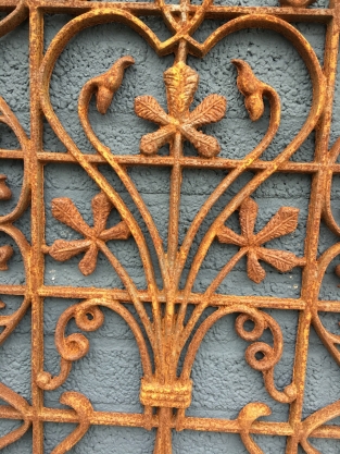 Cast iron deur-raam rooster, wandornament, mooi smeedwerk stuk.